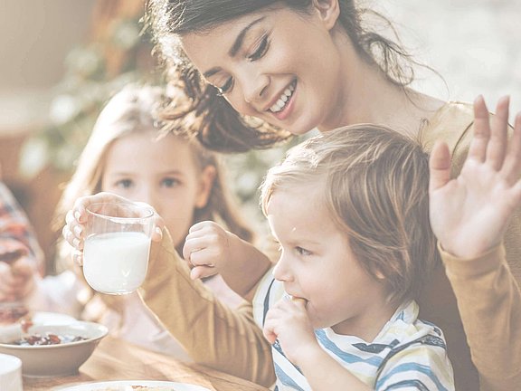 Ausschlag oder Nahrungsmittelunverträglichkeit sind typische Allergien bei Kindern 